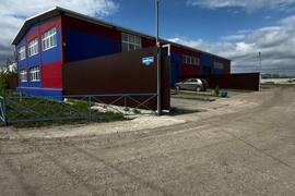 Здание 800 м² участок 8000 м²